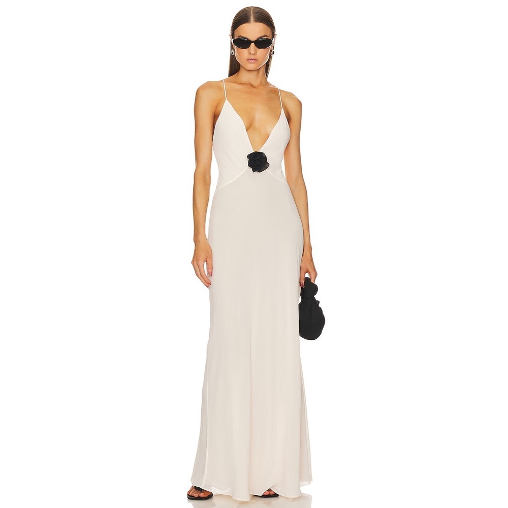 Elegant White Evening Gown - Picture 6 of 14